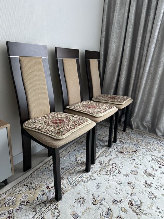 Продам 6 штук кухонных стульев