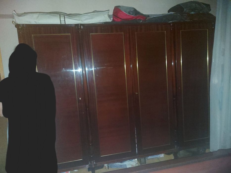 Vând mobilă deosebită, lemn cireș , lăcuită , Volintari