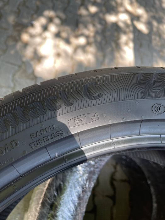 Continental EV 245/45R20