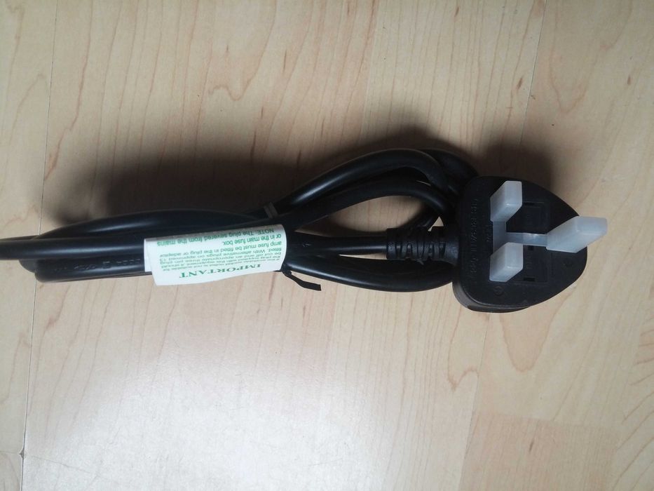 Захранване кабел за зарядно на лаптоп, компютър англйски стандарт