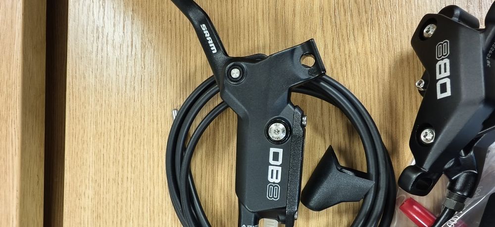 Нови комплект Хидравлични спирачки Sram DB8 - четирибутални (с минерално масло)