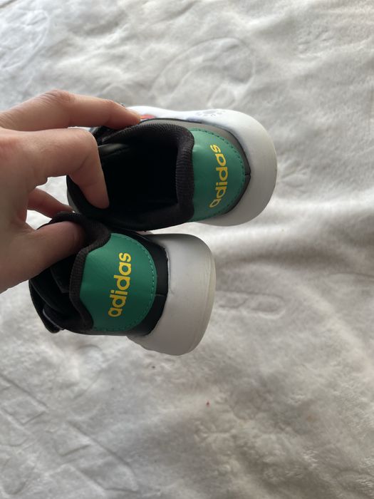 Маратонки Adidas 25.5