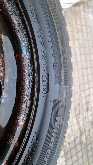 Метални джанти със зимни гуми Hankook 205 55 16