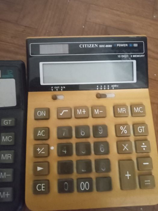 Калькулятор на батарейках и солнечные