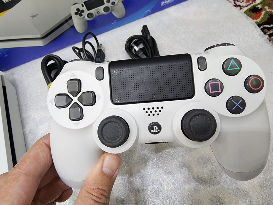 Sony Playstation 4 Slim 1000gb, 1 джойстик. С играми.  Версия 9.0