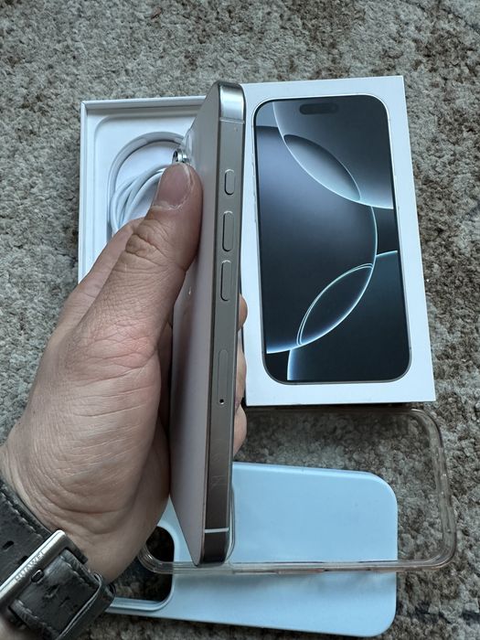 iPhone 16 Pro White Titanium, 98% sanatate baterie
