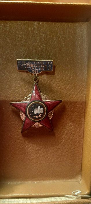 Insigna fruntaș în întrecerea socialistă 1964