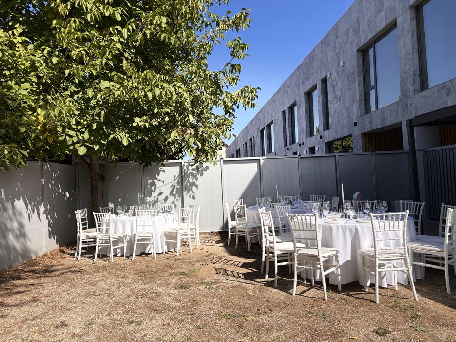 Inchiriem mese, scaune, corturi pentru evenimente