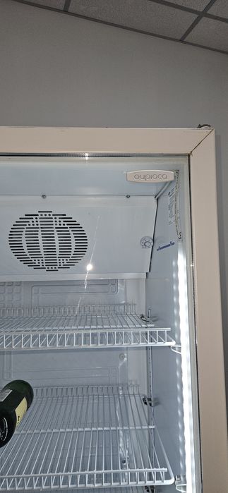 Витринный холодильник