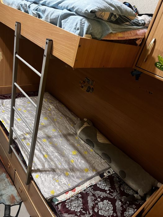 Кровать двухьярусная