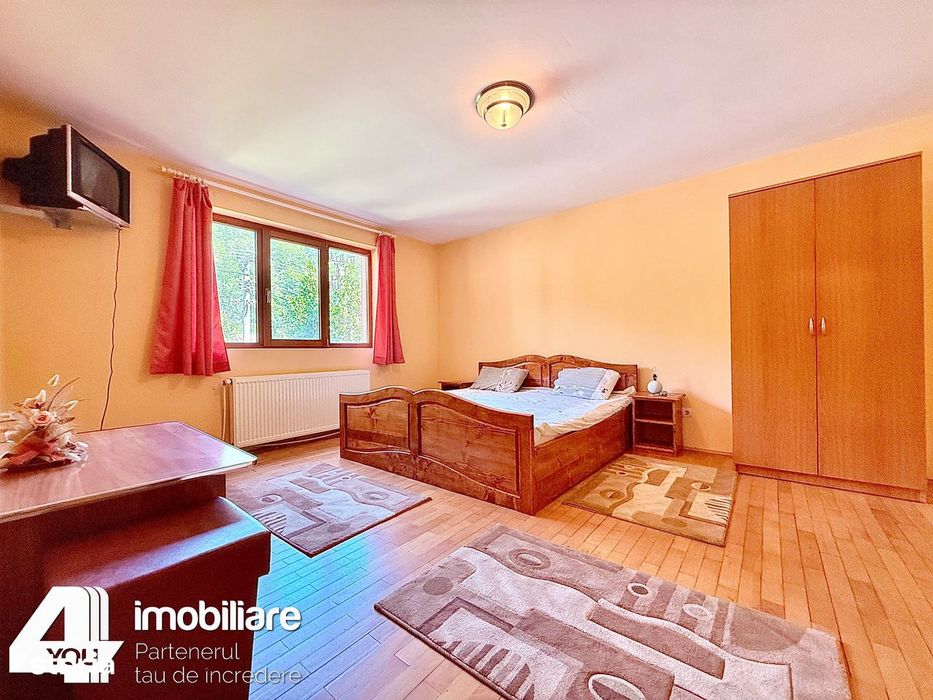Clădire în Moneasa cu 9 camere: pensiune, azil bătrâni, casă vacanță