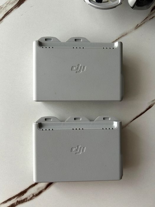 Dronă DJI Neo + Mega Pachet (5 Baterii + 2 Hub-uri de încărcare)
