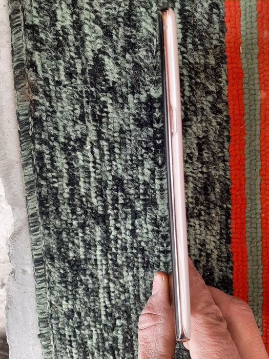 Samsung galaxy S10+ 5G xotira 8/256 GB