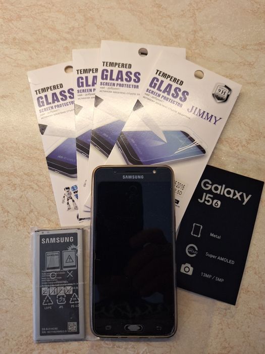 Продавам телефон Samsung j5 2016