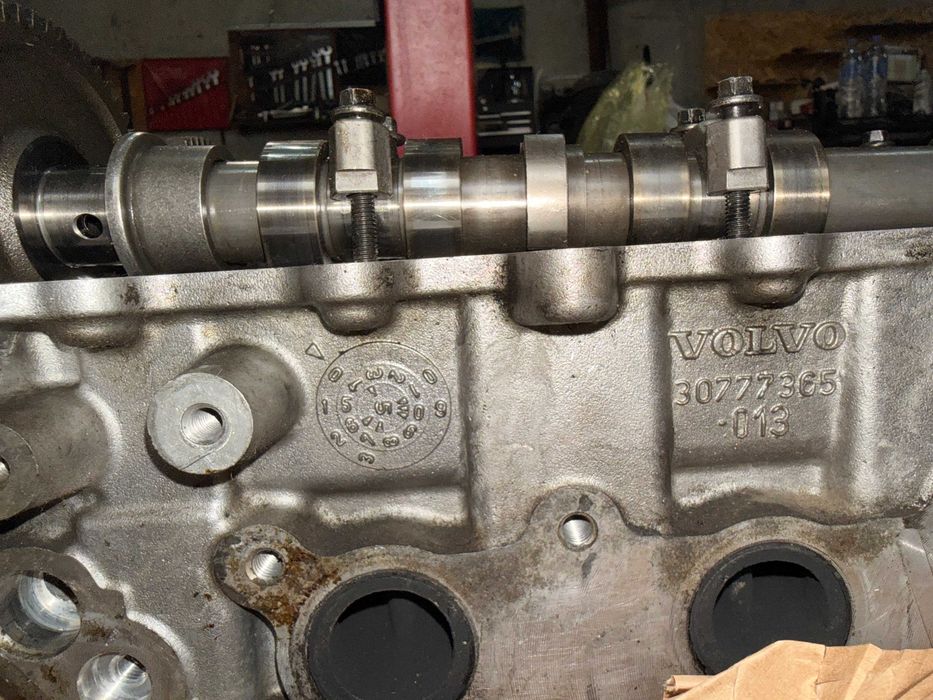 Engine head Volvo XC70 d5 D5244T10 (30777365-013)