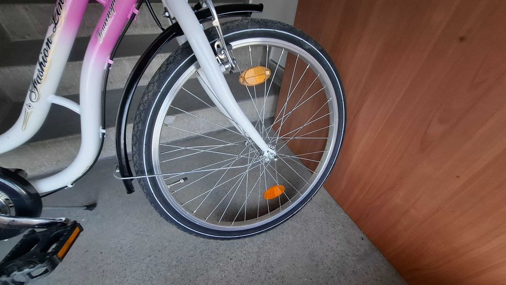 Продавам 2 броя детски велосипеда 24"