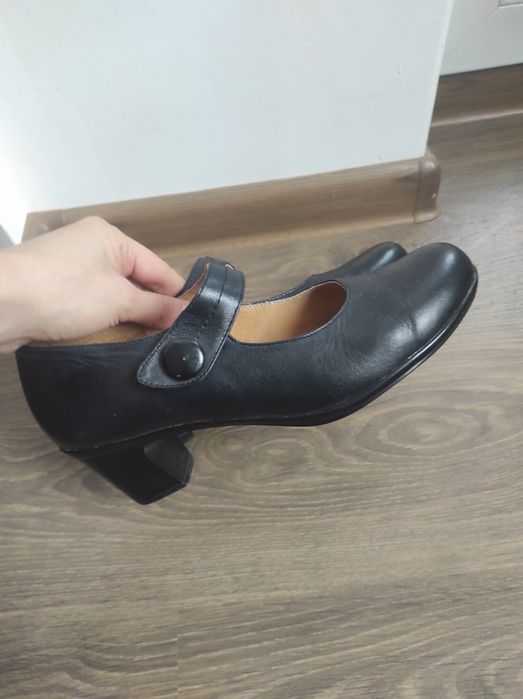 Затворени обувки, естествена кожа