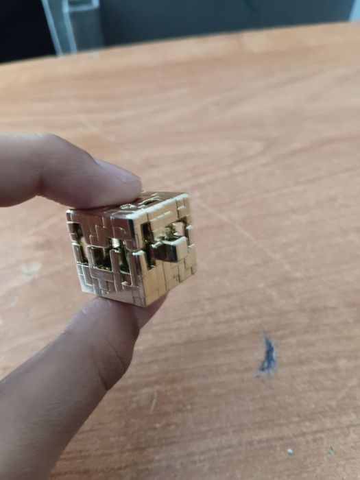 Золотой блок киндер джой продам б/у но для колекции пойдёт не поломоны