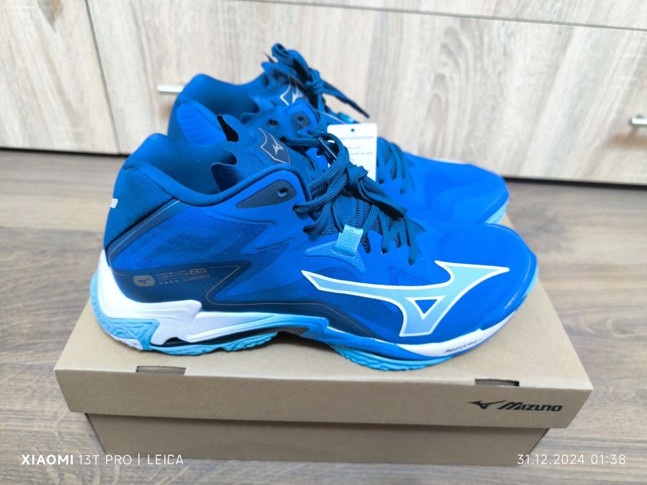 Волейболни маратони/обувки Mizuno Wave Lighting Z8 Mid