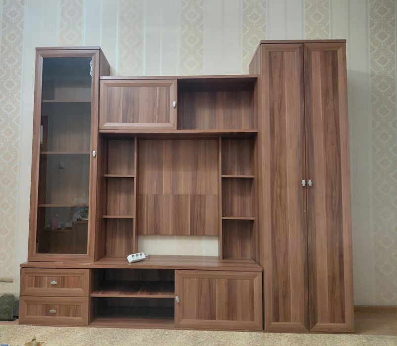 Продаются шкаф-стнка. В отличном состоянии