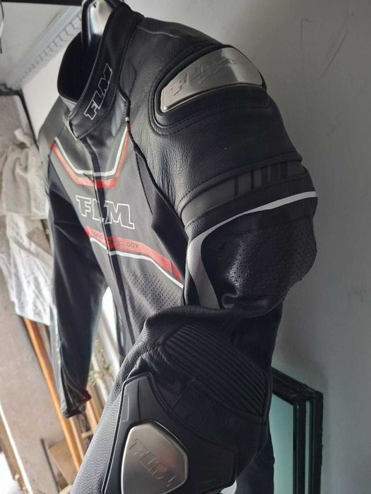 50 FLM Combinezon moto dintr-o piesă