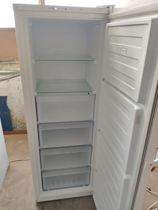 Срочно продам морозильник Beko