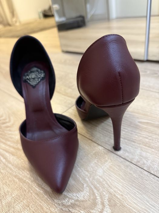 Vând pantofi nr 36,piele naturală bordeaux