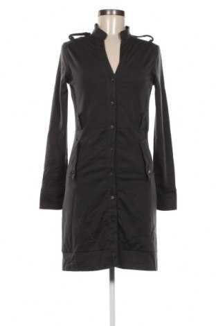 Рокля с дълъг ракав