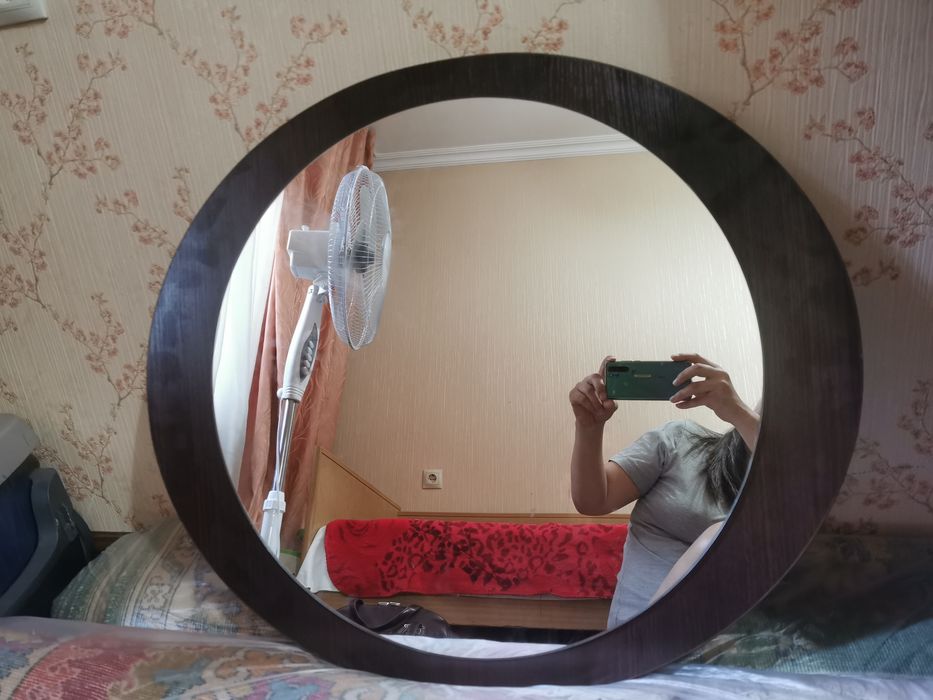 Зеркало нависное