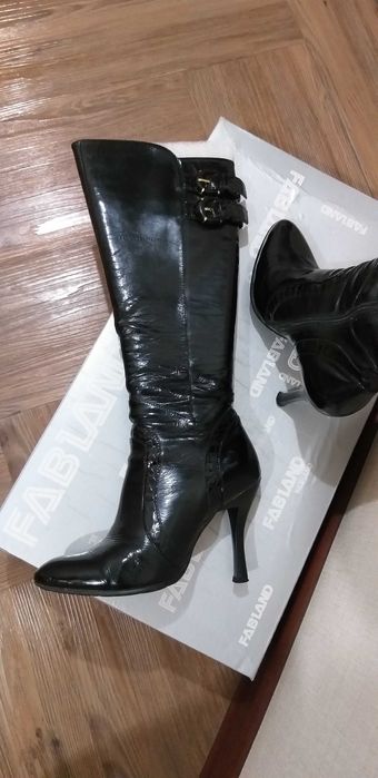 Демисезонные сапоги на 36 размер.