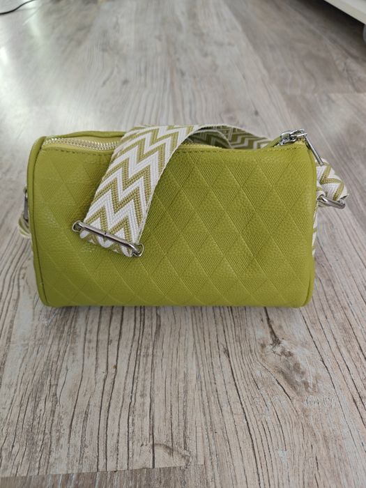 Дамска чанта с регулируема презрамка