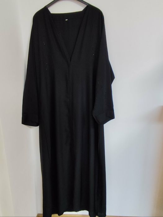 Abaya, caftan, rochie tradiționala