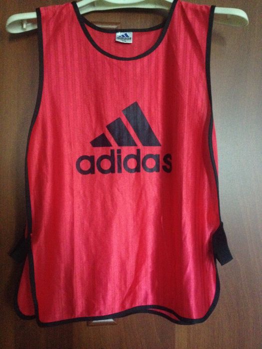 Продаю жилет адидас