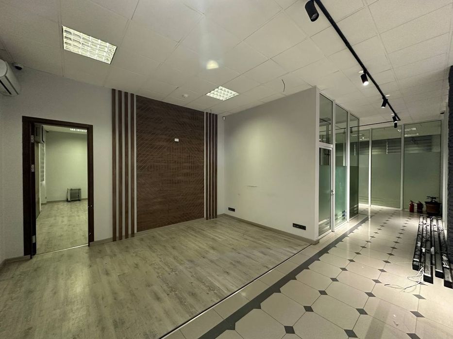 Аренда нежилого помещения. Рынок Мирабад. Площадь: 237 м² комнат 5