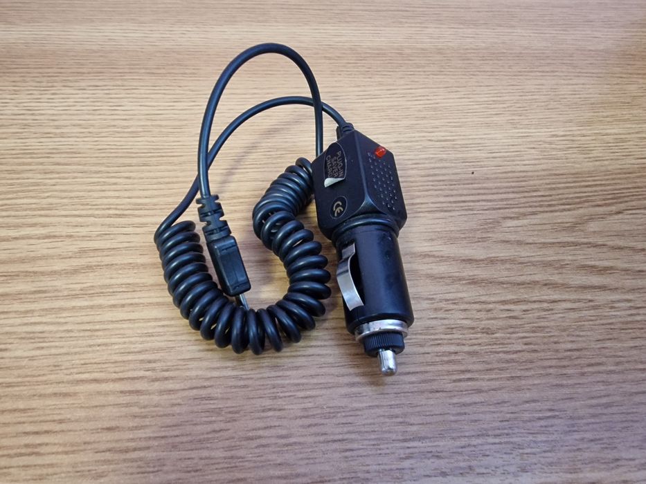 Incarcator telefon-auto