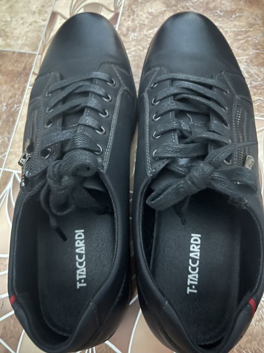 Продам кроссовки