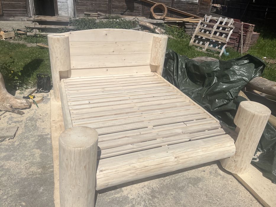 Pat rustic din lemn rotund