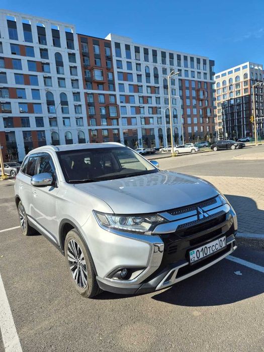 Mitsubishi Outlander 2020 г