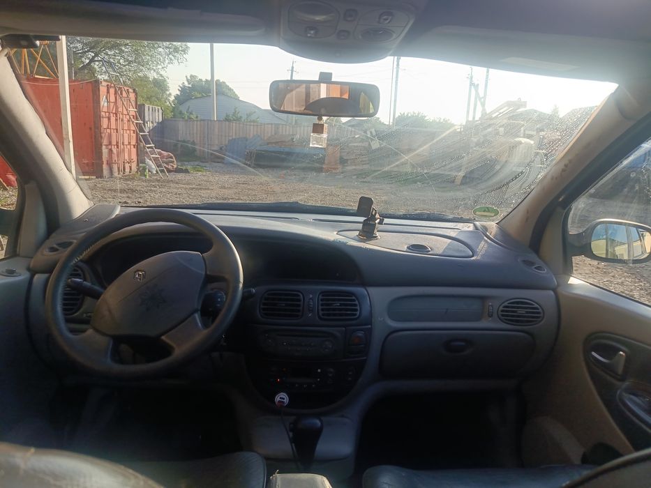 Продам машину  Renault scenic megan