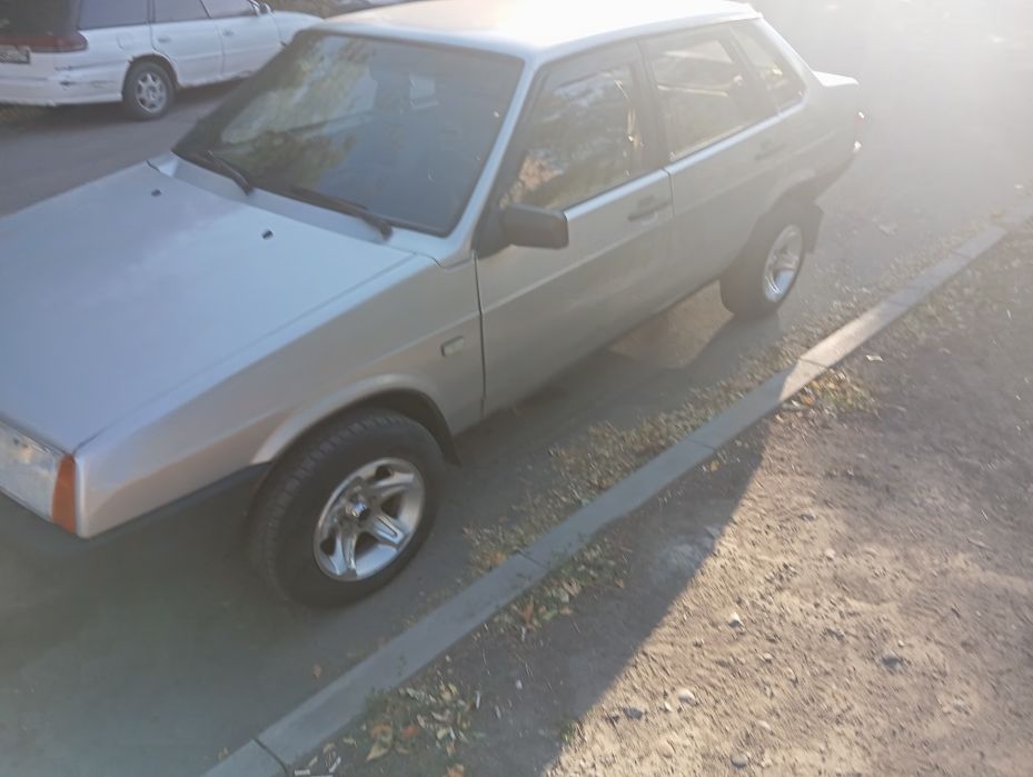 Продам ваз 99  серебристый металлик