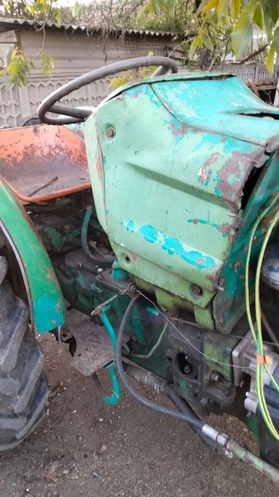 Tractor BR cu  motor ARO în 4 pistoane