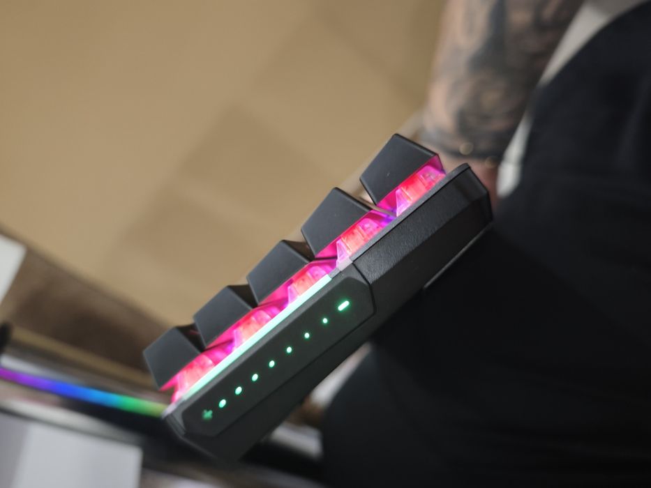 Геймърска клавиатура ASUS ROG Falchion (65%, Wireless, Cherry MX)