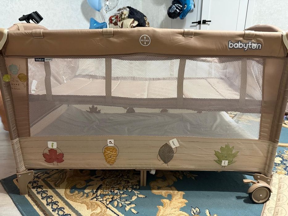 Продам кроватку-манеж