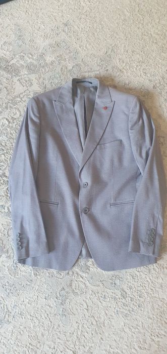 Продам кастюм без брюки