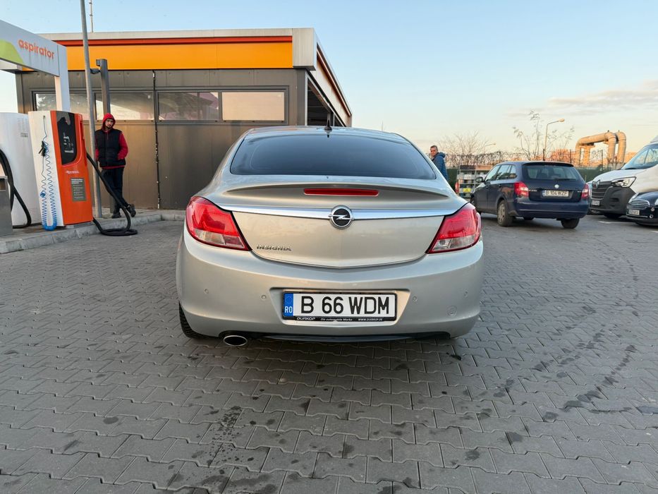 Opel insignia 1.8 GPL  2011