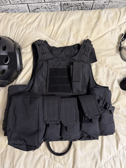 Arma Airsoft cu Armura Ochelari Masca si Casca
