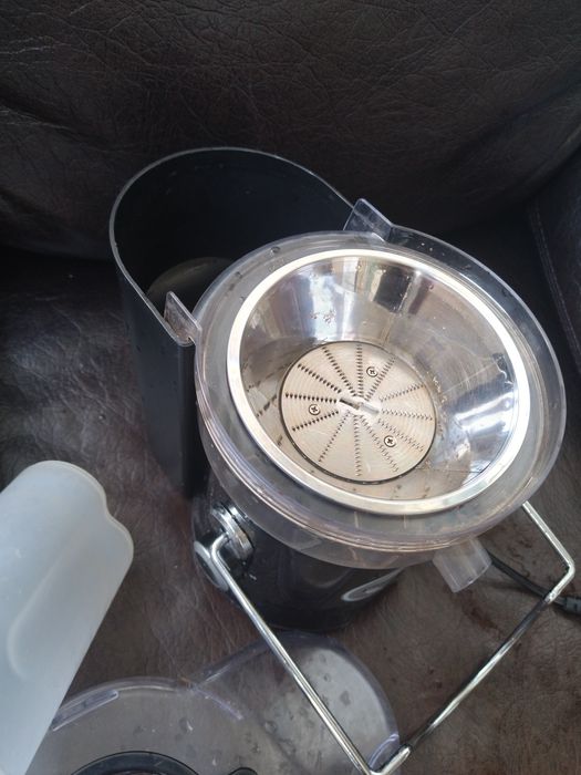 самопочистваща се сокоизстисквачка