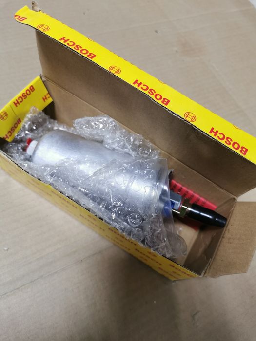 Бензинова помпа 044 с висок дебит 330 литра час горивна помпа външна