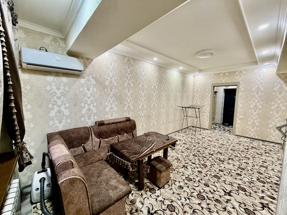 Sartipo sevinch cafe oldida