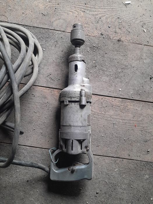 Электродрель мощная.